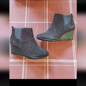 Clarks Womens Brown Suede Wedge Bootie Size - NEW w/o Tags - Size 8